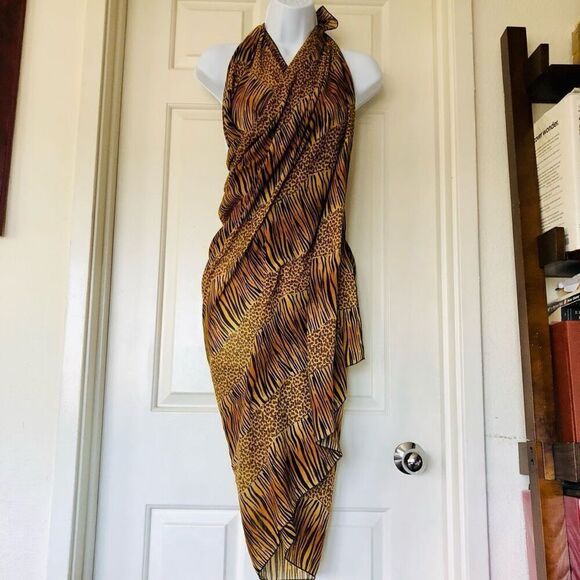 Rima Beachwear Cheetah and Leopard Animal Print Cover Up Sarong - Picture 4 of 10